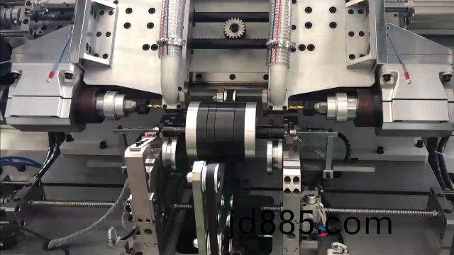 发明专利：用于新能源汽车电机转子平衡机的驱动装置