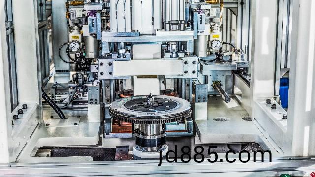 双质量飞轮动平衡机，焊接平衡块配平衡！