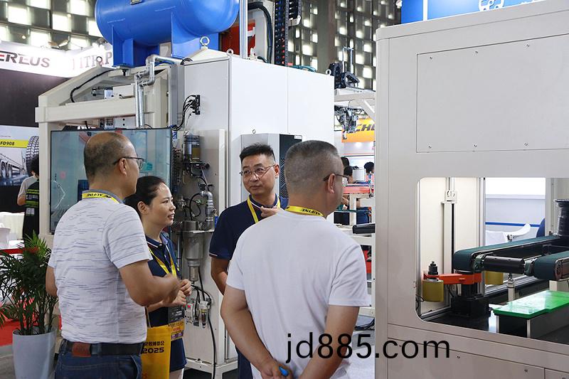 杭州集智轮胎轮毂展会现场